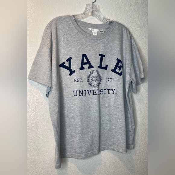 H&M Oversized Printed Tee in Cotton Jersey with Yale University on Front - Picture 13 of 13